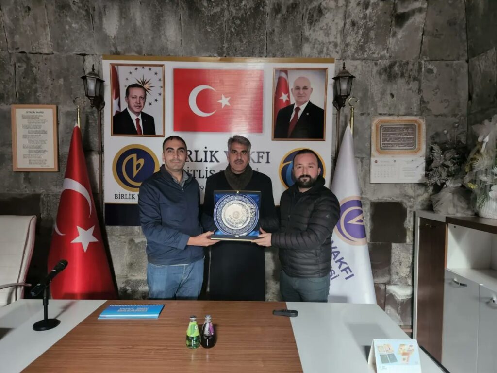 Bitlis'te Bayrak Değişimi